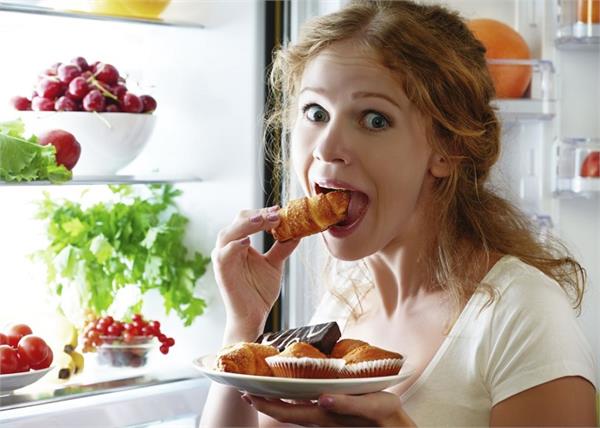 गर्मियों में भूलकर भी ना खाएं बासी खाना, हो सकते हैं ये 7 नुकसान