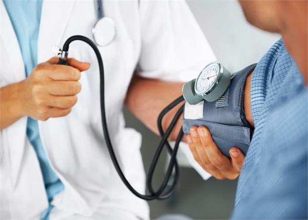Health: उम्र के हिसाब जानें कितना होना चाहिए Blood Pressure