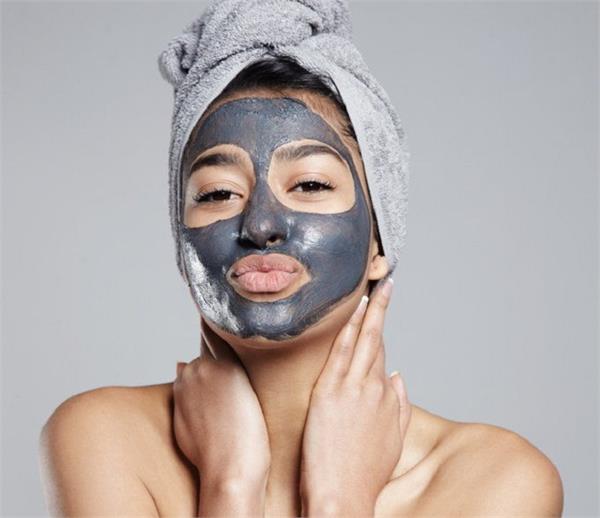 ऑयली स्किन के लिए बेस्ट हैं Clay Mask, यूं करें इस्तेमाल