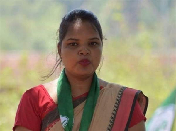 सबसे कम उम्र की महिला सांसद बनी चंद्राणी, निकली नौकरी ढूंढ़ने लेकिन रच डाला इतिहास