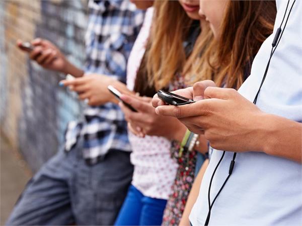 Health Alert! 60% युवा हैं 'नोमोफोबिया' के शिकार, कारण सिर्फ स्मार्टफोन