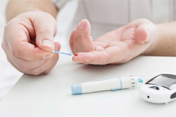 अगर आप भी डायबिटीज के मरीज हैं तो बरतें ये 5 सावधानियां