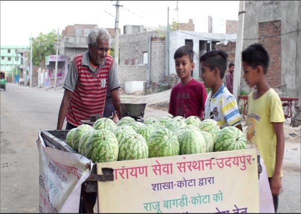 Motivational Story: मिसाल है यह पिता जो 3 विकलांग बच्चों की कर रहे हैं परवरिश