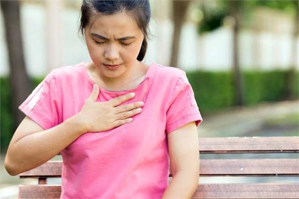 सीने में रहती है जलन तो आज से ही खाना बंद कर दें ये 5 चीजें