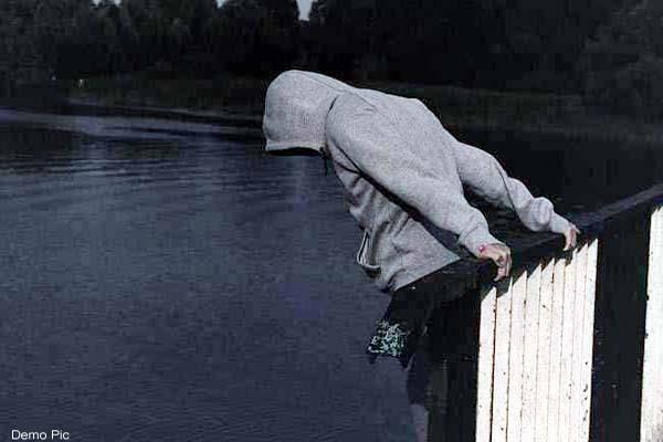 youth jump in satluj river