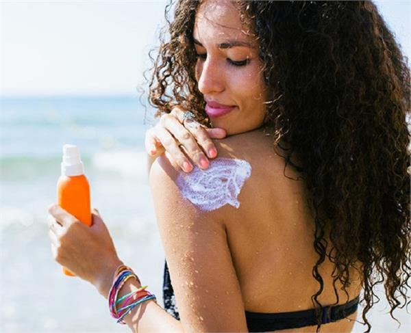 सनस्क्रीन लगाते समय करती हैं ये गलतियां तो नहीं मिलेगा कोई फायदा
