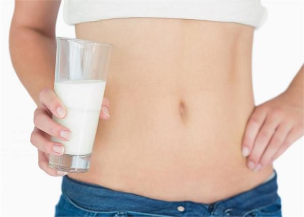 कहीं आप भी तो वजन घटाने के लिए नहीं छोड़ देते दूध?