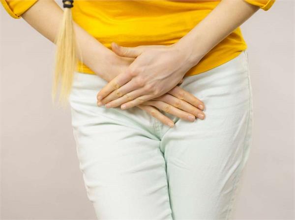 पेशाब से खून आना है इन 8 बीमारियों का संकेत, ना करें इग्नोर