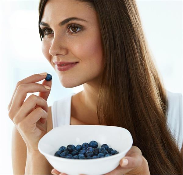 डायबिटीज और डैंड्रफ की देसी दवा है Blueberry, जानिए इसके 15 फायदे