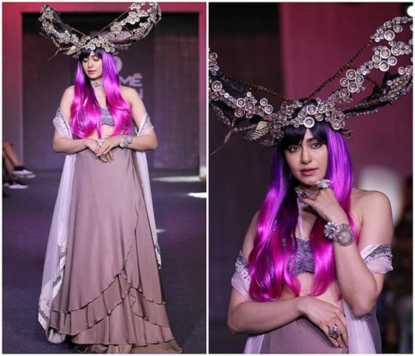 LFW: ड्रेस से ज्यादा अदा शर्मा के अजीबोगरीब क्राउन ने बटौरी सुर्खियां (See Pics)