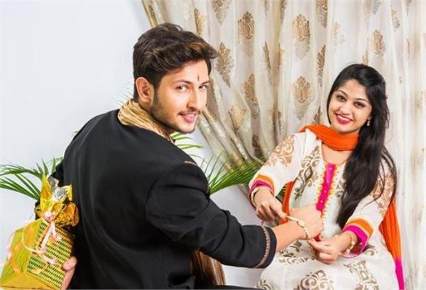 रक्षाबंधन पर प्यार भरे मैसेज से दे कर एक-दूसरे को बधाई