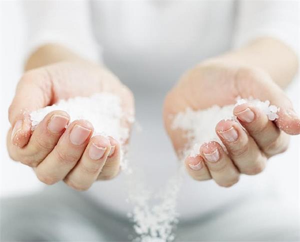 घर की खोई बरकत वापिस ले आएगा नमक का यह आसान सा टोटका