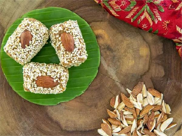 गणेश चतुर्थी: मेहमानों के लिए बनाएं हेल्दी और टेस्टी बादाम-तिल पिन्नी