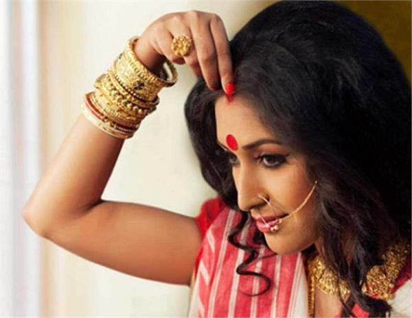 कहीं आप भी तो नहीं करती सिंदूर लगाते समय ये गलतियां?