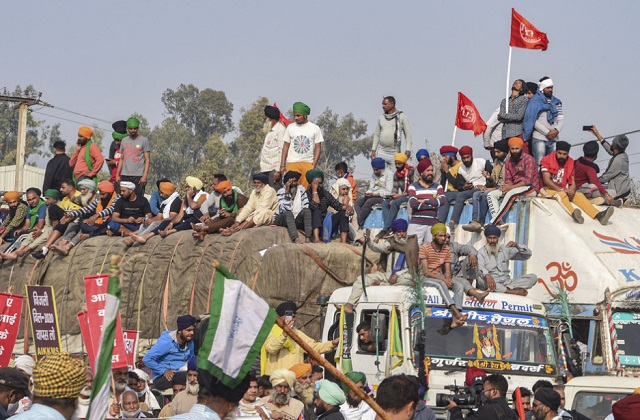 किसान आंदोलन: सिंघु बॉर्डर बवाल में दिल्ली पुलिस का एक्शन, दंगा समेत कई धाराओं में FIR - kisan agitation delhi police fir in many sections including riot