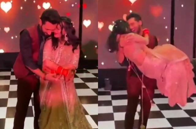 Video:अपनी रिसेप्शन पार्टी में बीवी संग रोमांटिक हुए पुनीत पाठक, गोद में  उठा कर 'कुछ कुछ होता है' गाने पर किया डांस punit pathak romantic dance with  wife nidhi moony ...