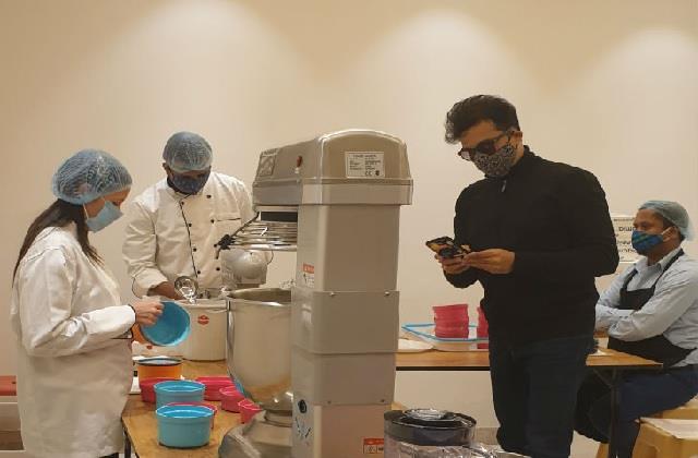 Wow! Youtube से बेटे के लिए सीखा आइसक्रीम बनाना, इसी को प्रोफेशन बना आज लाखों कमा रहीं प्रेरणा