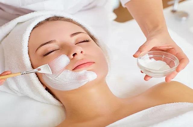 ब्लीच-फेशियल करवाते वक्त अगर ध्यान नहीं रखी ये 10 बातें तो स्किन जाएगी बिगड़!