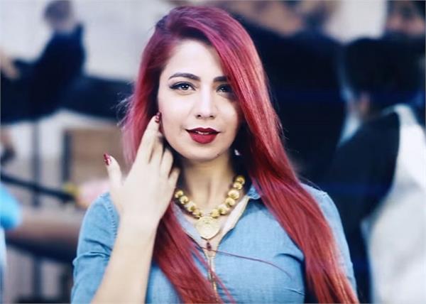 Success Story: कभी डांस क्लब के बार अपने ही गानों की बांटती थी CD, लोग कहते थे बेसूरी