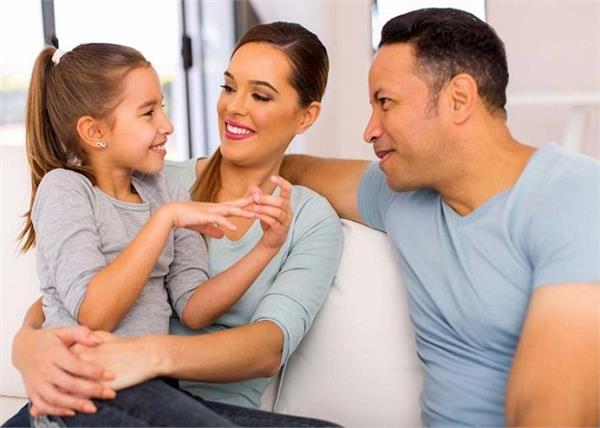 Parenting Tips: बच्चों को सिखाना ना भूलें ये 8 जरूरी बातें