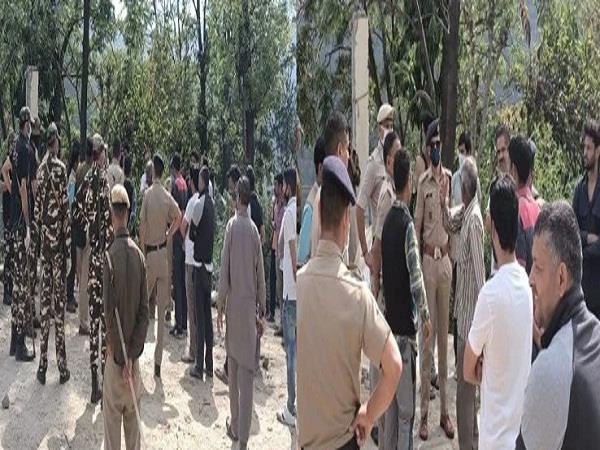 मामूली कहासुनी पर कर्फ्यू के बीच आपस में भिड़ गए प्रवासी मजदूरों संग स्थानीय युवक मामूली कहासुनी पर कर्फ्यू के बीच आपस में भिड़ गए प्रवासी मजदूरों संग स्थानीय युवक