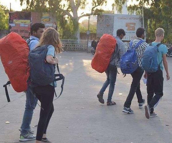 कोरोना वायरस: खौफ के बीच 8 Foreign Tourists दिल्ली के लिए हुए रवाना कोरोना वायरस: खौफ के बीच 8 Foreign Tourists दिल्ली के लिए हुए रवाना
