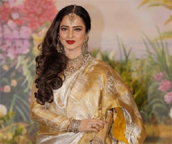 कांजीवरम व बनारसी साड़ियों की क्वीन है रेखा