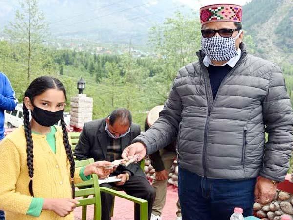 नन्ही नव्या बेमिसाल, गुल्लक तोड़ कर दिया कमाल नन्ही नव्या बेमिसाल, गुल्लक तोड़ कर दिया कमाल