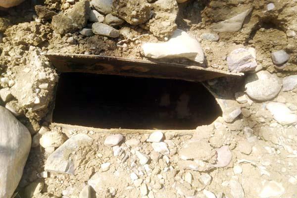 मंडी के धर्मपुर में पाइप लाइन फटने से आई बाढ़, 2 महिलाएं घायल मंडी के धर्मपुर में पाइप लाइन फटने से आई बाढ़, 2 महिलाएं घायल