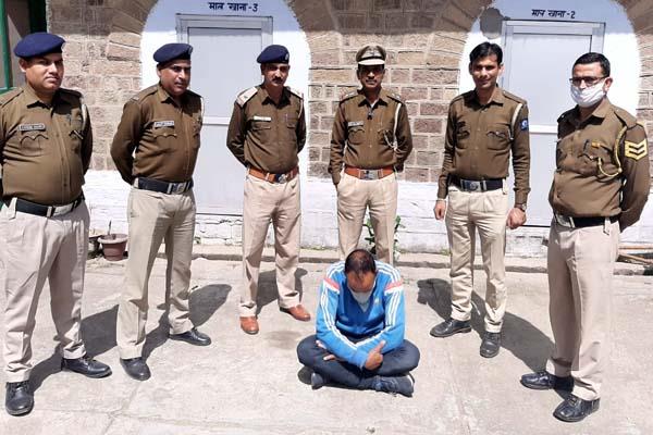 पुलिस ने घर पर दी दबिश, नशे की बड़ी खेप व लाखों की नकदी सहित एक गिरफ्तार पुलिस ने घर पर दी दबिश, नशे की बड़ी खेप व लाखों की नकदी सहित एक गिरफ्तार