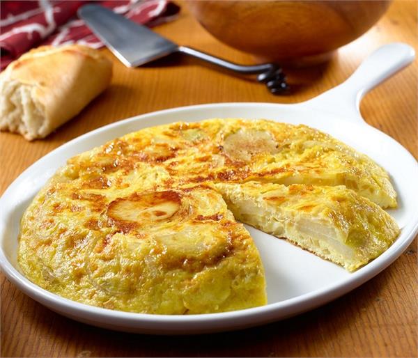 Omelette Twist: इस बार बनाकर खाएं फ्रेंच पोटैटो ऑमलेट