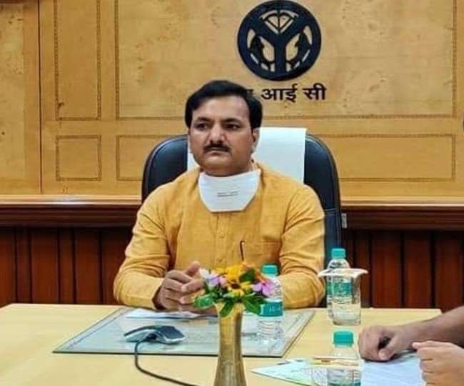 UP शिक्षामंत्री बोले- स्कूलों की फीस ...