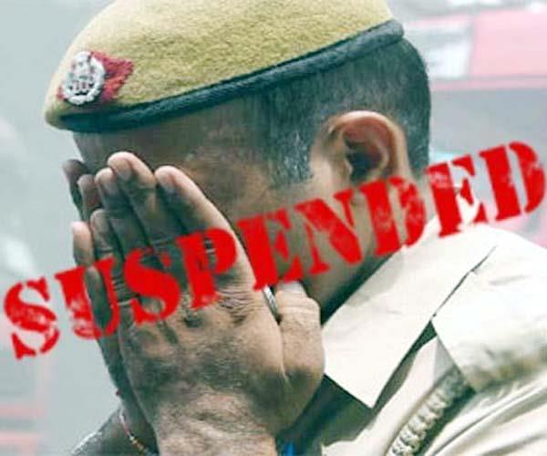 person beaten by calling police station 2 police personnel suspended