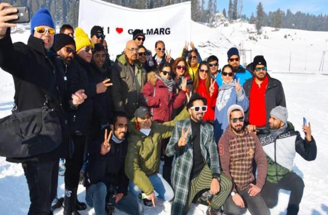 आगामी परियोजनाओं की शूटिंग के लिए वादियां देखने पहुंचा बॉलीवुड प्रोडक्शन हाउस - bollywood production house reached kashmir for upcoming projects