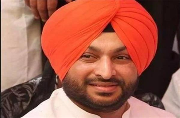 As Congress leader Ravneet Bittu rakes up a controversy with statement on BSP workers, Punjab State Scheduled Castes Commission summoned him. 