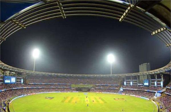 वानखेड़े स्टेडियम के 10 मैदानकर्मी और IPL के 6 इवेंट मैनेजर हुए कोरोना पॉजिटिव - wankhedes 10 groundmen 6 ipl event managers gets corona positive - Sports Punjab Kesari