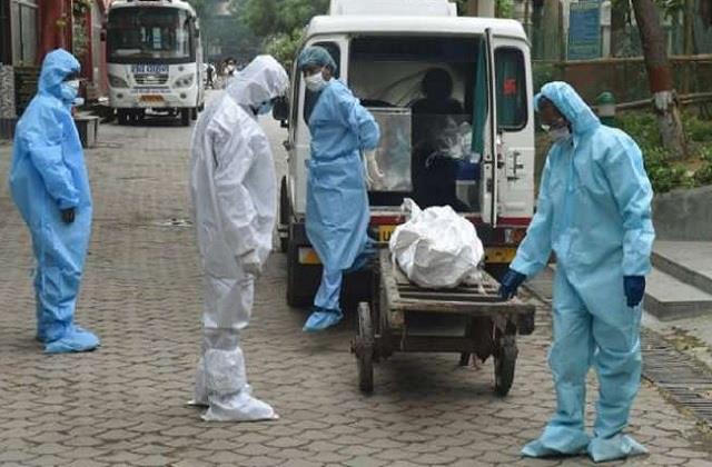 24 घंटे में सामने आए कोरोना के 1 लाख नए केस, मरने वालों की संख्या 3 हजार तक पहुंची