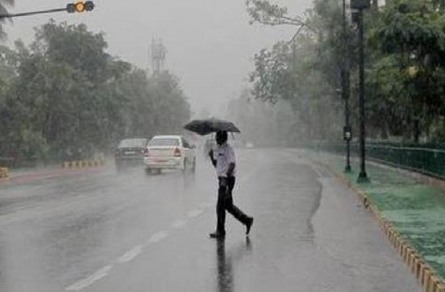 चक्रवाती ताउते का असरः झांसी सहित बुंदेलखंड में लगातार हल्की बारिश, मौसम  हुआ सुहावना - impact of cyclone tout light rain in bundelkhand including  jhansi - UP Punjab Kesari