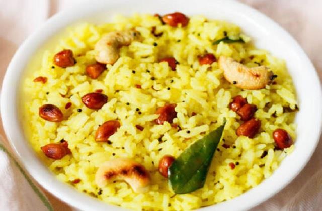 रात के बचे चावलों से बनाएं टेस्टी Lemon Rice