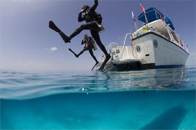 Scuba Diving का लेना है फुल एक्सपीरियंस तो भारत की इन 5 जगहों को करें ट्रैवल लिस्ट में शामिल