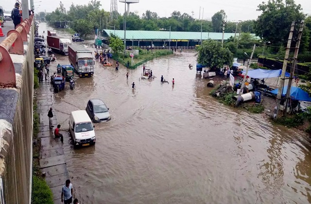 बाढ़ के भंवर में देश के कई हिस्से - many parts of the country in the vortex of flood-mobile