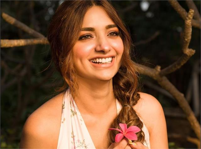 Jiya Shankar जैसी फ्लोलेस लुक के लिए Makeup करते हुए रखें इन बातों का ध्यान