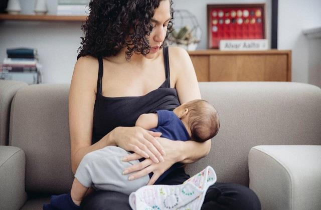 कोराना ने बदली सोच ! दो सालों में ब्रेस्टफीड कराने वाली महिलाओं की संख्या में हुई बढ़ोतरी