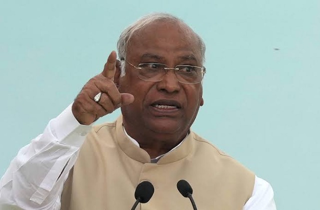 खरगे का PM मोदी पर हमला, बोले- चीन भारत पर कब्जा कर रहा है, आप सो रहे हो? -  kharge s attack on pm modi-mobile