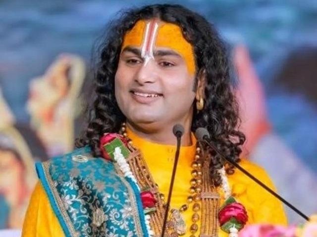 कौन हैं Aniruddhacharya महाराज? कथा सुनाने की लेते इतनी फीस, जानिए उनकी पूरी Lifestory
