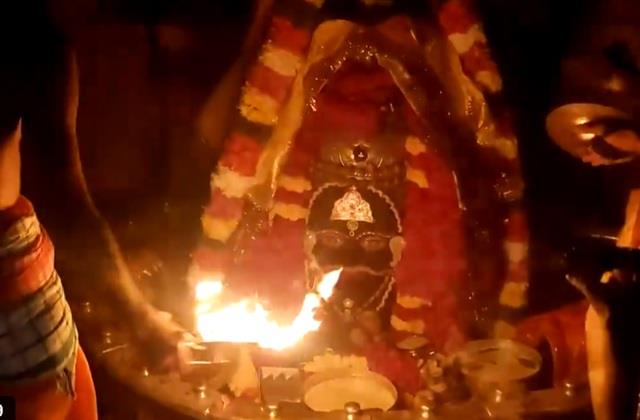 शरद पूर्णिमा पर महाकाल को लगाया गया चांद की रोशनी में रखी खीर का भोग, यहां देखें श्री महाकालेश्वर मंदिर का वीडियो