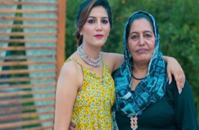 हरियाणवी डांसर सपना चौधरी पर टूटा दुखों का पहाड़, गंभीर बीमारी से मां का निधन