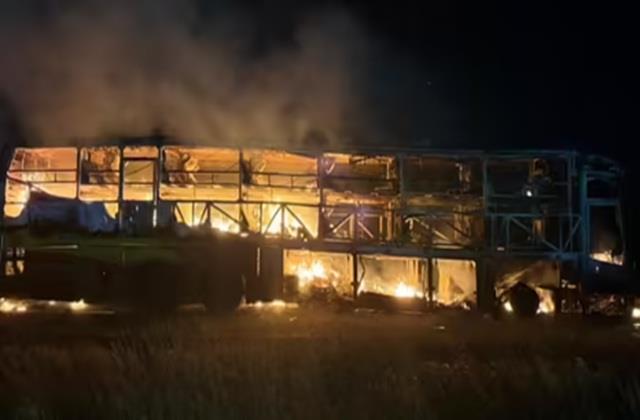 एक और चलती बस में लगी आग, 20 यात्री जले जिंदा, 19 से कूदकद बचाई अपनी जान