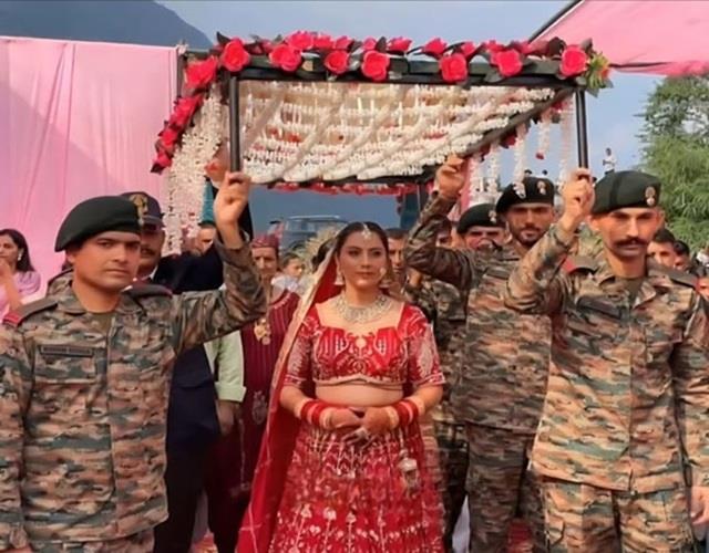 देश के लिए शहीद हुआ था भाई, बहन को विदाई देने पहुंच गई सेना की पूरी टीम