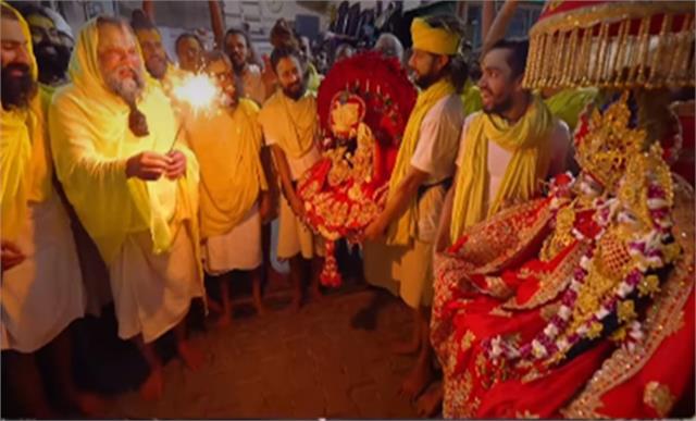 प्रेमानंद जी ने राधा रानी के साथ मनाई दिवाली, अब तक नहीं देखा होगा इतना शानदार नजारा